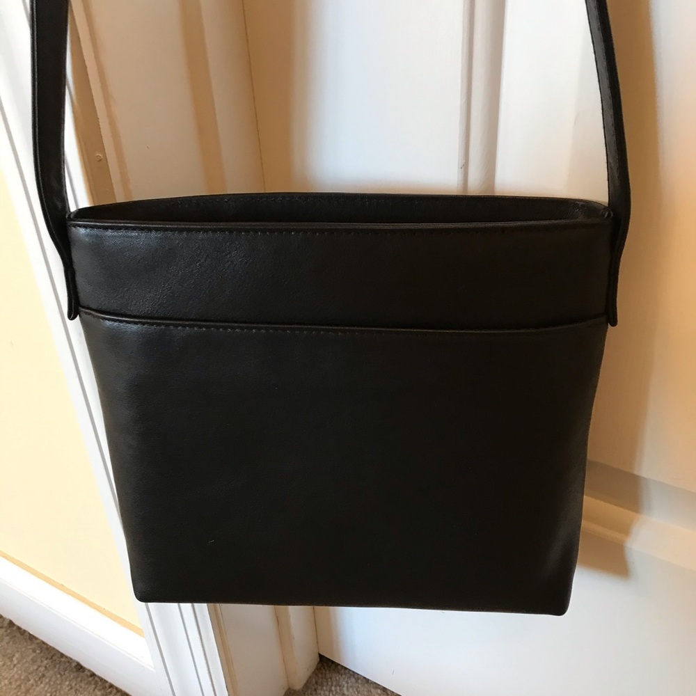 Ralph Lauren black leather crossbag. - Picture 3 of 7